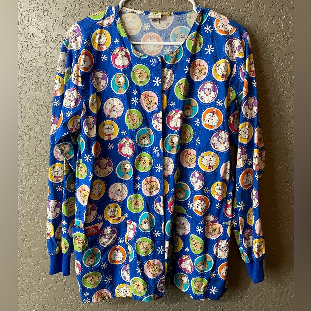 Dickies Women's Scrub size Small overcoat pockets 5 button Cats and Dogs Pattern